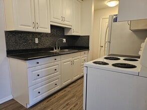 10325-10156 156 St NW in Edmonton, AB - Building Photo - Building Photo
