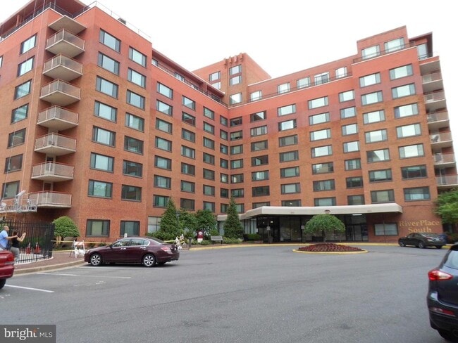 property at 1011 Arlington Blvd