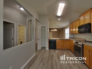 5890 Round Table Rd in Jacksonville, FL - Building Photo - Building Photo