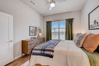 Ascend at the Parkway in Katy, TX - Foto de edificio - Building Photo