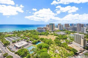 383 Kalaimoku St in Honolulu, HI - Building Photo
