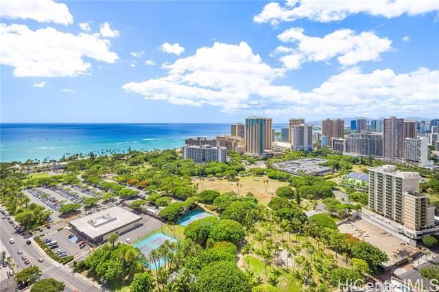 383 Kalaimoku St in Honolulu, HI - Building Photo