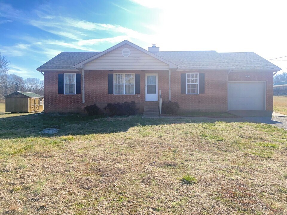 542 Rogers Ln in Lebanon, TN - Building Photo