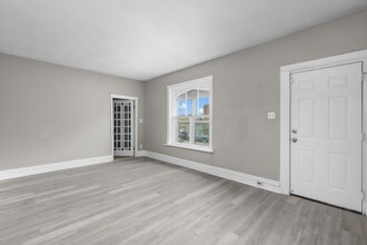 6040 Maple Ave in St. Louis, MO - Foto de edificio - Building Photo
