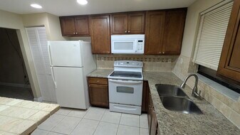 3017 Riverside Dr in Coral Springs, FL - Building Photo