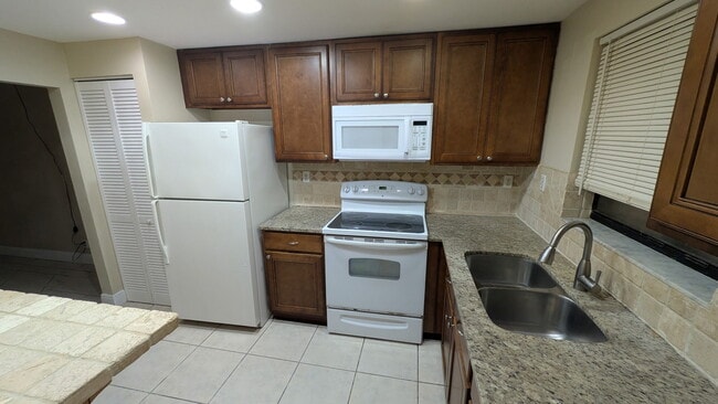 property at 3017 Riverside Dr
