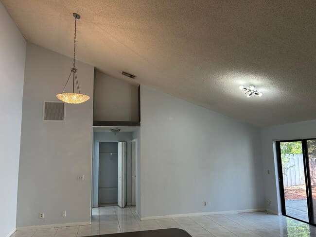 4393 Woodstock Dr in West Palm Beach, FL - Building Photo - Building Photo