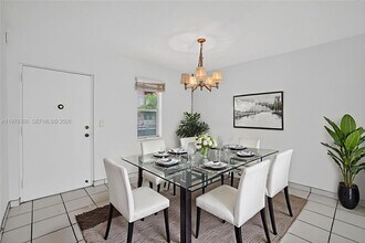 2821 Somerset Dr in Lauderdale Lakes, FL - Building Photo - Building Photo