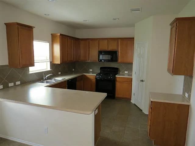 566 Quarter Ave in Buda, TX - Building Photo - Building Photo