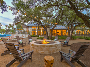 Park at Estancia in Austin, TX - Foto de edificio - Building Photo