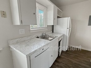 1932 Ethan Way in Sacramento, CA - Building Photo - Building Photo