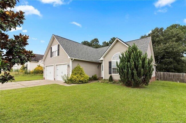 111 Silverberry Ct in Raeford, NC - Building Photo - Building Photo