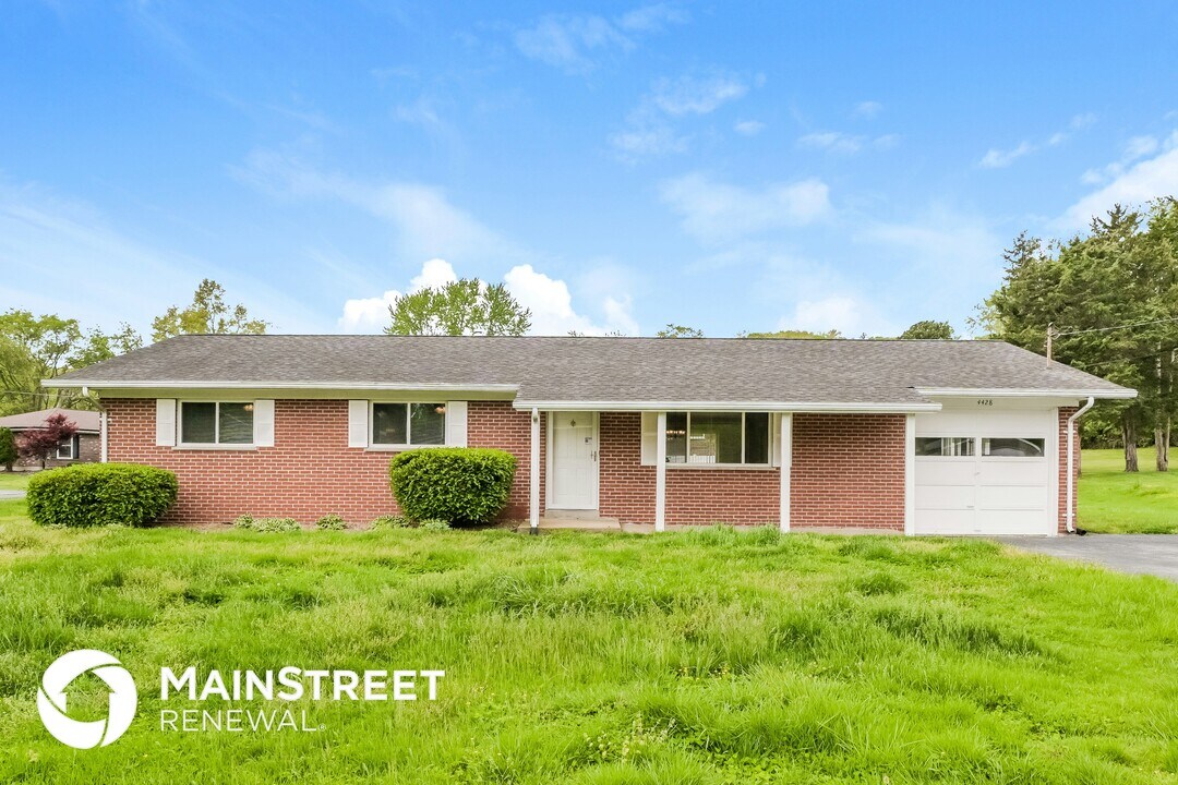 4428 Green Valley Dr in Arnold, MO - Foto de edificio