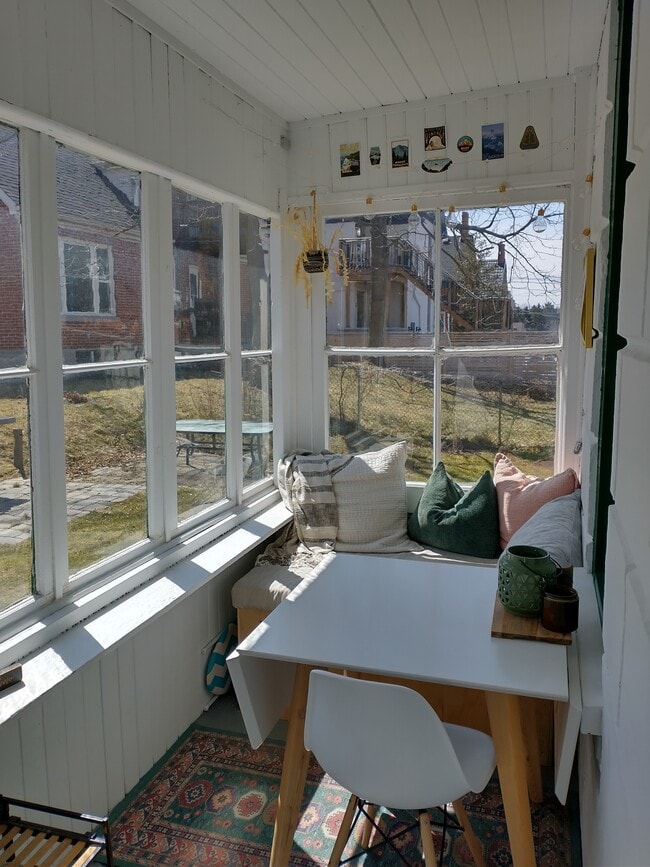 25 Courtland Ave E in Kitchener, ON - Building Photo - Building Photo