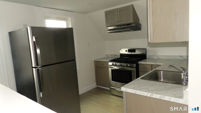 1655 Iranistan Ave in Bridgeport, CT - Building Photo - Building Photo