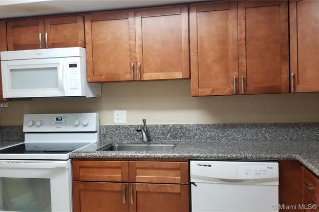 3490 Foxcroft Rd in Miramar, FL - Building Photo - Building Photo
