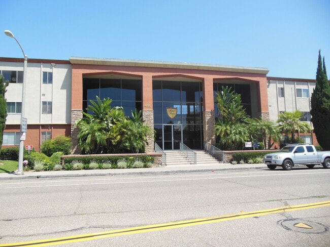 400 N Acacia Ave, Unit C16 in Fullerton, CA - Building Photo - Building Photo