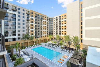 Metro Parc in Hialeah, FL - Foto de edificio - Building Photo