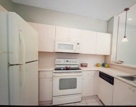 17720 NW 67th Ave in Hialeah, FL - Building Photo - Building Photo