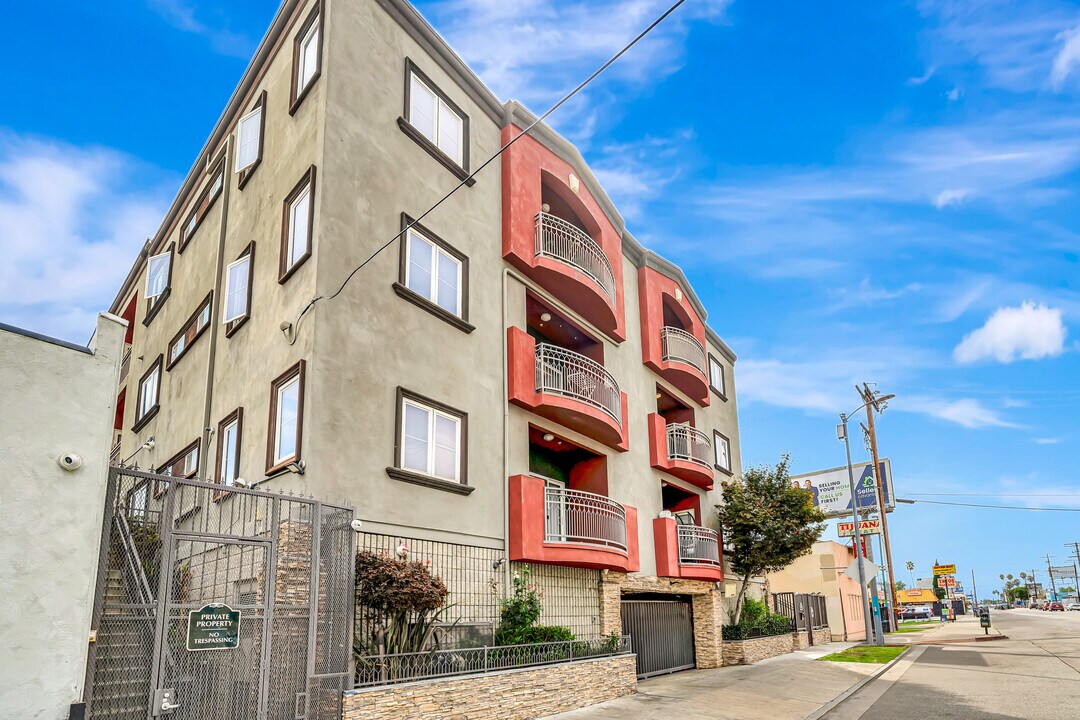 11124 Burbank Blvd, Unit 311 in North Hollywood, CA - Building Photo