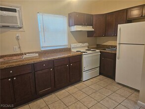 2590 First St in Ft. Myers, FL - Building Photo - Building Photo