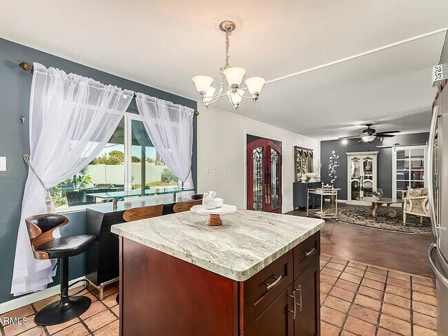 2302 W Berridge Ln in Phoenix, AZ - Building Photo - Building Photo