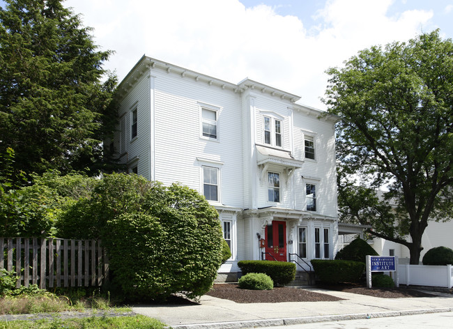 11 Walnut St in Manchester, NH - Foto de edificio - Building Photo