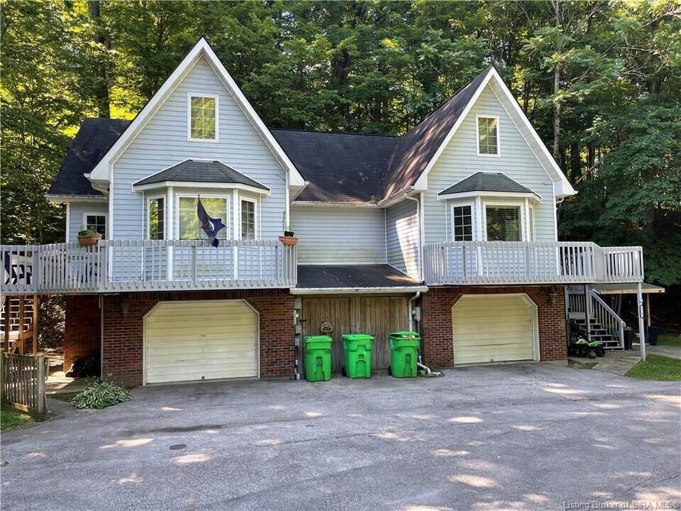 4607 Brush College Rd in Floyds Knobs, IN - Building Photo