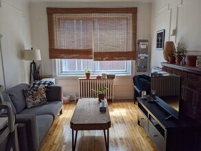 4702 Queen-Mary Ch in Montréal, QC - Building Photo - Building Photo
