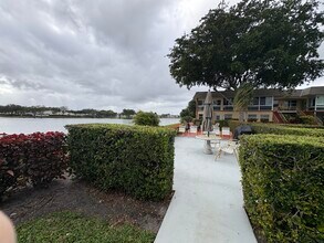 98 Stratford H in West Palm Beach, FL - Building Photo - Building Photo