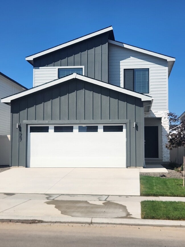 property at 1967 S Saltbrush Wy