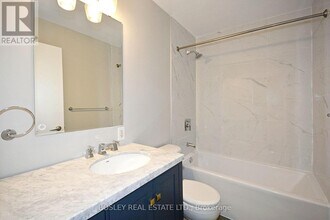 952 Kingston Rd in Toronto, ON - Building Photo - Building Photo