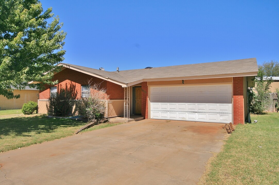 1900 Weeden Dr in Clovis, NM - Building Photo