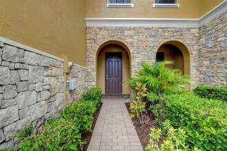 10366 Wellington Parc Dr in Wellington, FL - Building Photo - Building Photo
