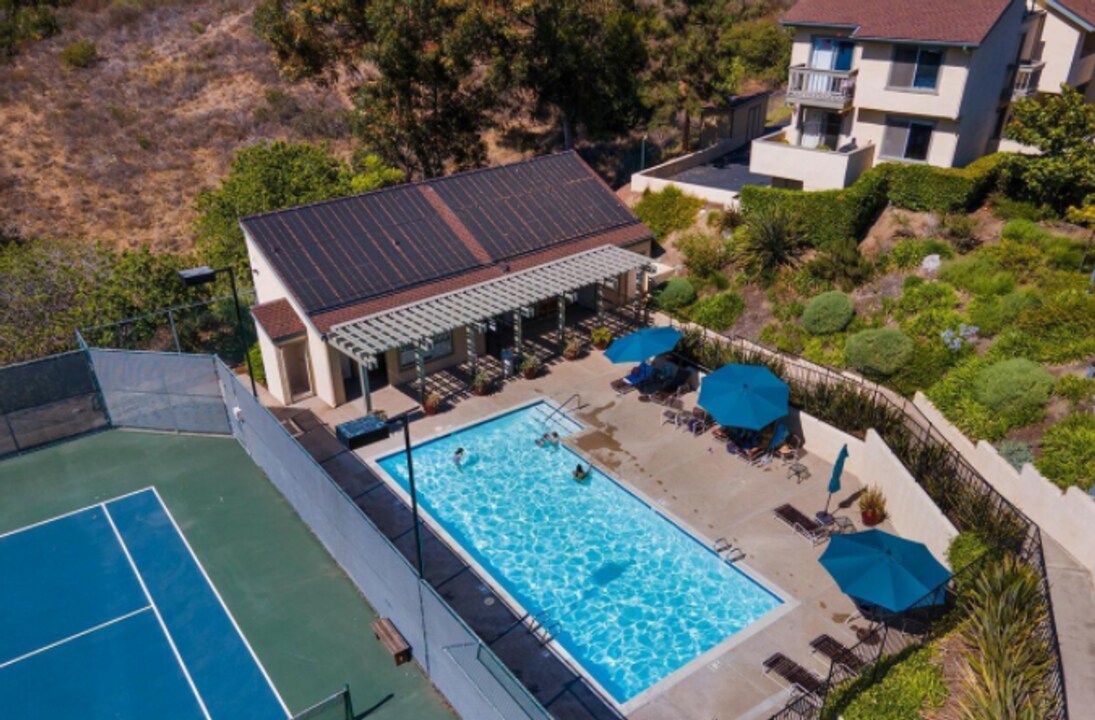 7056 Park Mesa Way in San Diego, CA - Building Photo