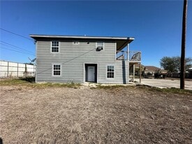 3152 Meadow Ln in Robstown, TX - Building Photo