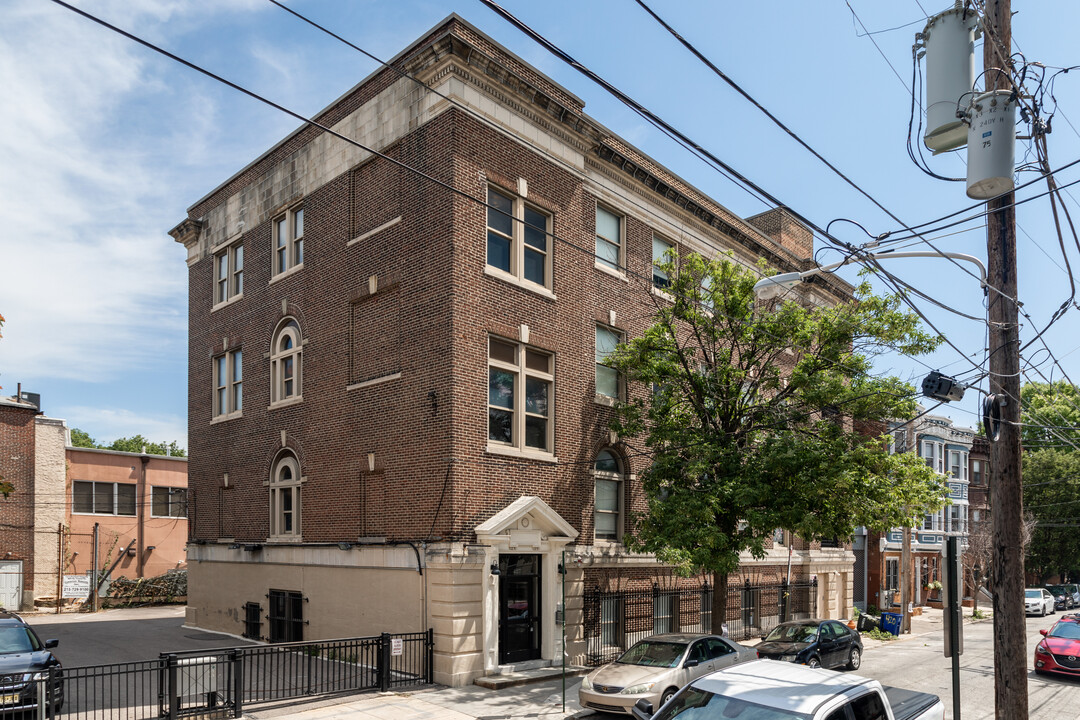 Queen Village Lofts in Philadelphia, PA - Building Photo