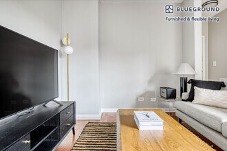 2752 Hampton Pkwy, Unit FL3-ID453 in Evanston, IL - Building Photo - Building Photo