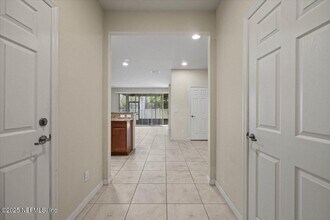 7023 Buroak Ct in Jacksonville, FL - Building Photo - Building Photo