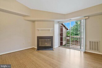 6915 Victoria Dr in Alexandria, VA - Building Photo - Building Photo