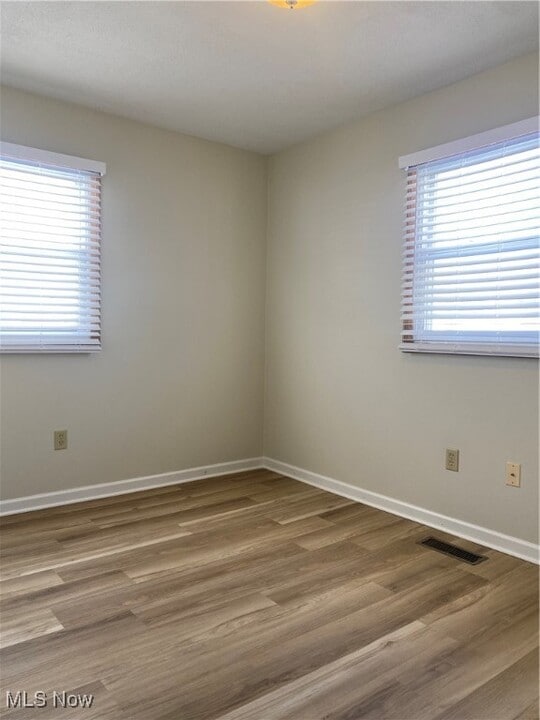 1046 Overland Ave NE in North Canton, OH - Building Photo