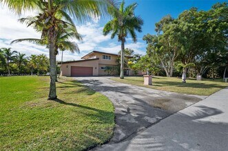 11400 NW 19th St in Plantation, FL - Building Photo - Building Photo