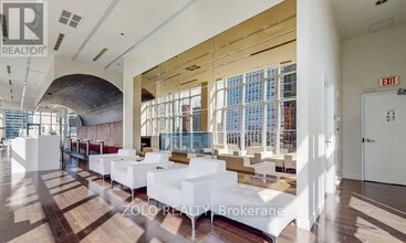 21-621 Nelson St in Toronto, ON - Building Photo - Building Photo