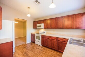 5701 Longleaf Dr in North Fort Myers, FL - Building Photo - Building Photo