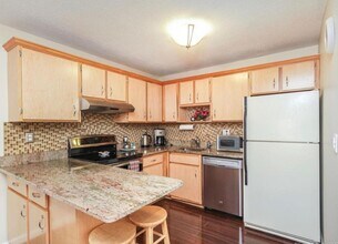 2320 Harbor View Dr in Rocky Hill, CT - Building Photo - Building Photo