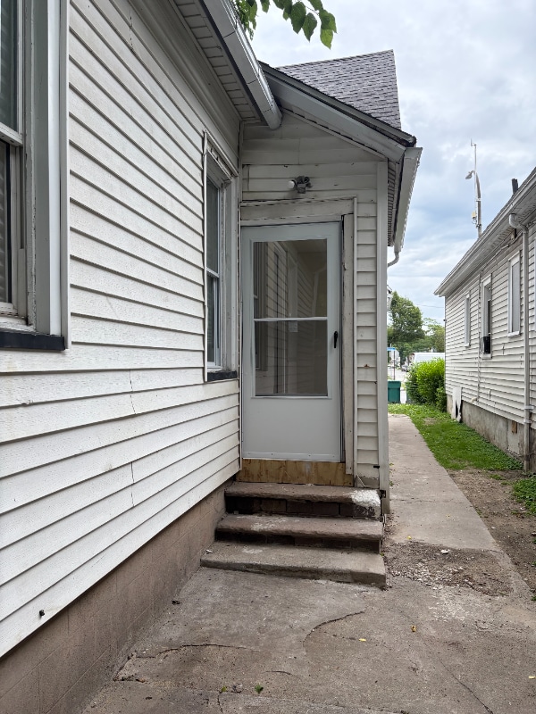 1045 Hudson Ave
