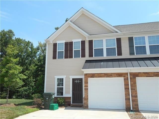 property at 2501 Silverthorn Dr