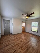 1519 E Southcross in San Antonio, TX - Building Photo - Building Photo