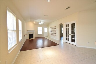 32327 Cross Spring Park Ln in Conroe, TX - Building Photo - Building Photo