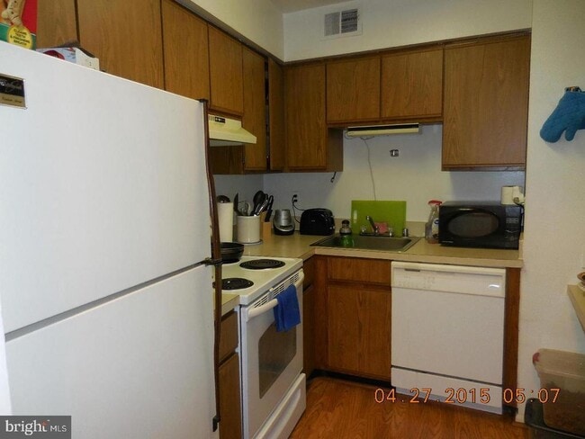 property at 5808 Royal Ridge Dr